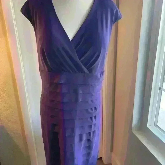 American Living Size 16 v-cross over neck very nice slimming cut. - Picture 7 of 9